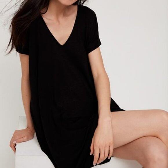 Minimalist Wilfred Free by Aritzia Marcoux Dress in Black with Pockets - Picture 1 of 6